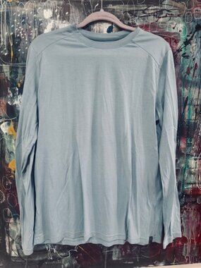 FREE FLY Apparel Mens Long Sleeve lightweight shirt, light Blue. SIze Med